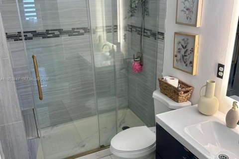 Condo in Miami, Florida, 3 bedrooms  № 2011986 - photo 20
