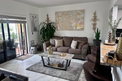 Condo in Miami, Florida, 3 bedrooms  № 2011986 - photo 18