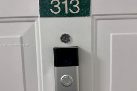 Condo in Miami, Florida, 3 bedrooms  № 2011986 - photo 23