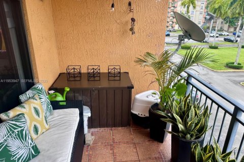 Condo in Miami, Florida, 3 bedrooms  № 2011986 - photo 15