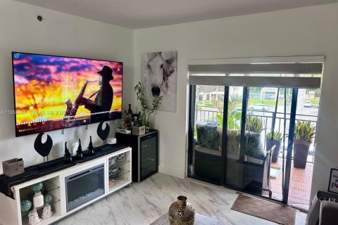 Condo in Miami, Florida, 3 bedrooms  № 2011986 - photo 17