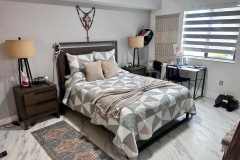 Condo in Miami, Florida, 3 bedrooms  № 2011986 - photo 12