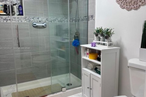 Condo in Miami, Florida, 3 bedrooms  № 2011986 - photo 7