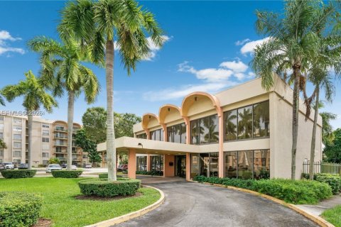 Condo in Miami, Florida, 3 bedrooms  № 2011986 - photo 28