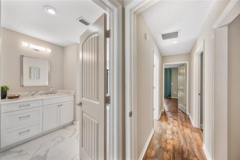 Casa en venta en Tampa, Florida, 4 dormitorios, 207.73 m2 № 2385844 - foto 23