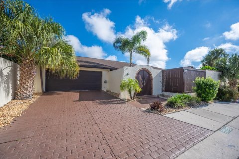 Casa en Tampa, Florida 4 dormitorios, 207.73 m2 № 2385844