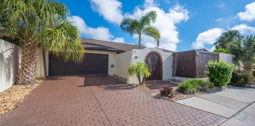 Casa en Tampa, Florida 4 dormitorios, 207.73 m2 № 2385844