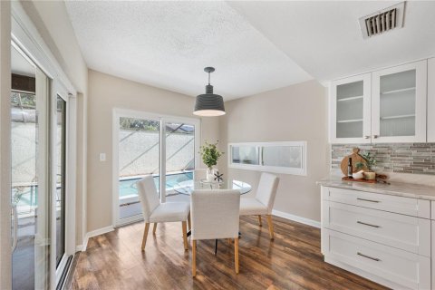 Casa en venta en Tampa, Florida, 4 dormitorios, 207.73 m2 № 2385844 - foto 11