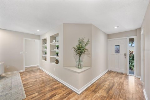Casa en venta en Tampa, Florida, 4 dormitorios, 207.73 m2 № 2385844 - foto 4