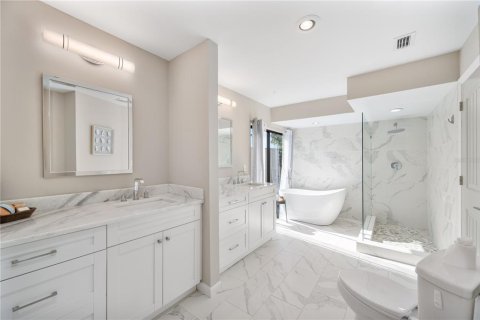 Casa en venta en Tampa, Florida, 4 dormitorios, 207.73 m2 № 2385844 - foto 19
