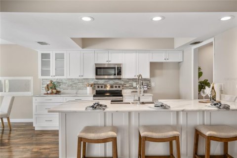 Casa en venta en Tampa, Florida, 4 dormitorios, 207.73 m2 № 2385844 - foto 10