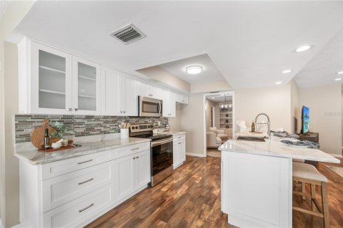 Casa en venta en Tampa, Florida, 4 dormitorios, 207.73 m2 № 2385844 - foto 8