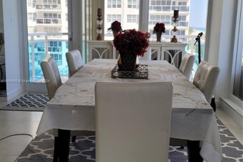 Condo in Fort Lauderdale, Florida, 2 bedrooms  № 2023153 - photo 17