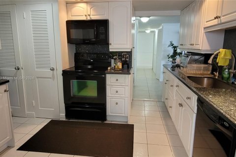 Condo in Fort Lauderdale, Florida, 2 bedrooms  № 2023153 - photo 15