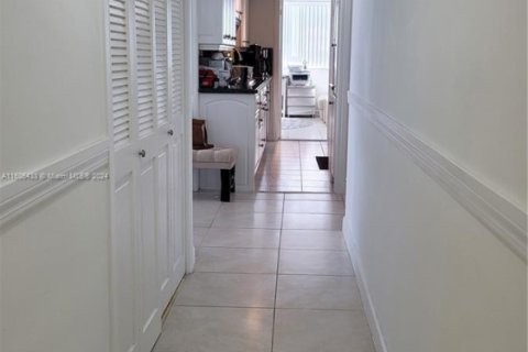 Condo in Fort Lauderdale, Florida, 2 bedrooms  № 2023153 - photo 19