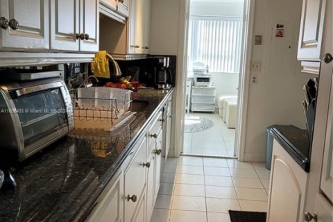 Condo in Fort Lauderdale, Florida, 2 bedrooms  № 2023153 - photo 14