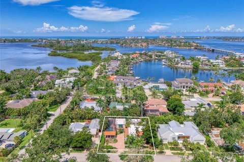 Villa ou maison à vendre à Sarasota, Floride: 4 chambres, 281.77 m2 № 1888437 - photo 4