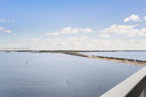 Condo in Miami, Florida, 3 bedrooms  № 1920277 - photo 2