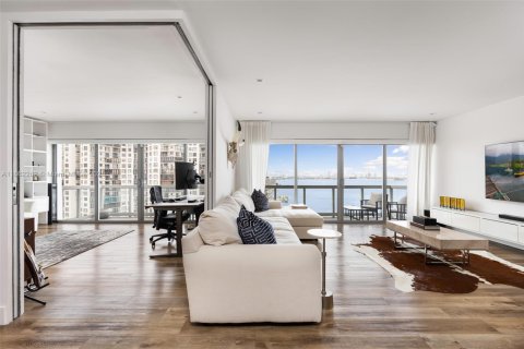 Condo in Miami, Florida, 3 bedrooms  № 1920277 - photo 4