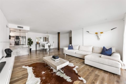 Condo in Miami, Florida, 3 bedrooms  № 1920277 - photo 5