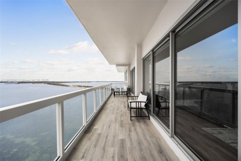 Condo in Miami, Florida, 3 bedrooms  № 1920277 - photo 3