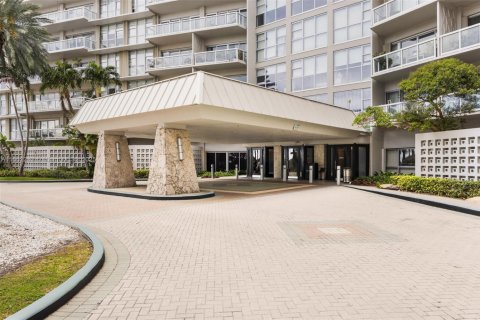Condo in Miami, Florida, 3 bedrooms  № 1920277 - photo 19