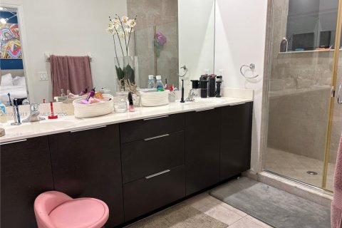 Townhouse in Doral, Florida 3 bedrooms, 165.09 sq.m. № 2036158 - photo 15