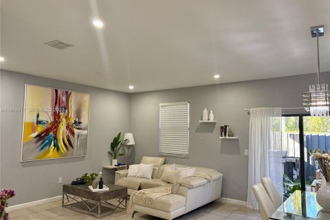 Townhouse in Doral, Florida 3 bedrooms, 165.09 sq.m. № 2036158 - photo 6