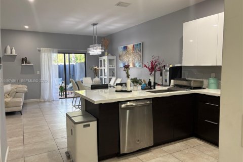 Townhouse in Doral, Florida 3 bedrooms, 165.09 sq.m. № 2036158 - photo 3
