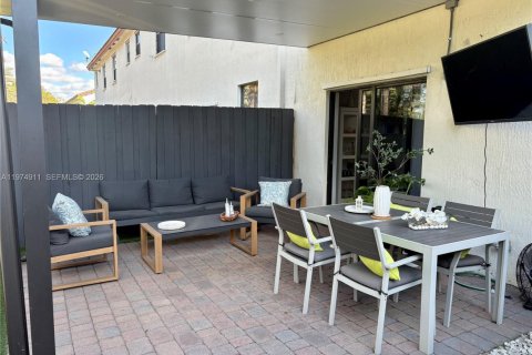 Townhouse in Doral, Florida 3 bedrooms, 165.09 sq.m. № 2036158 - photo 10
