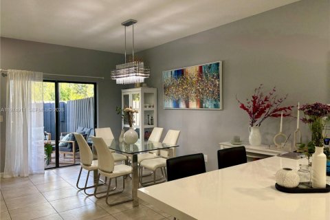 Townhouse in Doral, Florida 3 bedrooms, 165.09 sq.m. № 2036158 - photo 5