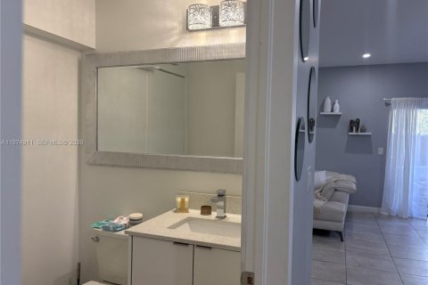 Townhouse in Doral, Florida 3 bedrooms, 165.09 sq.m. № 2036158 - photo 8