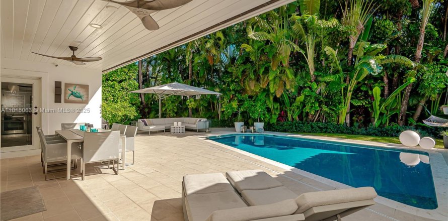 Villa ou maison à Key Biscayne, Floride 5 chambres, 217.95 m2 № 1768694