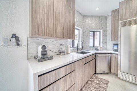 Villa ou maison à vendre à Hialeah, Floride: 3 chambres, 164.62 m2 № 2084318 - photo 16