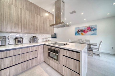 Villa ou maison à vendre à Hialeah, Floride: 3 chambres, 164.62 m2 № 2084318 - photo 13