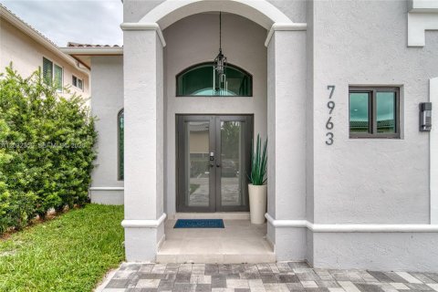 Villa ou maison à vendre à Hialeah, Floride: 3 chambres, 164.62 m2 № 2084318 - photo 3