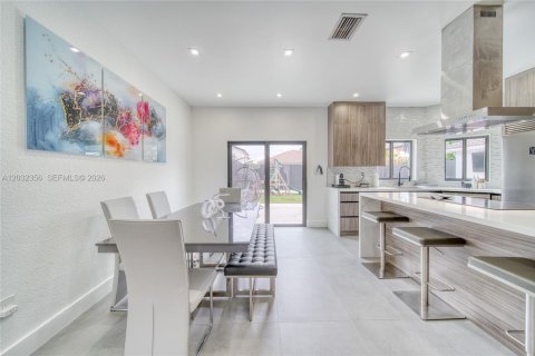 Villa ou maison à vendre à Hialeah, Floride: 3 chambres, 164.62 m2 № 2084318 - photo 10