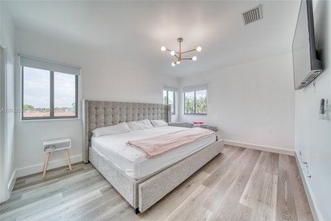 Villa ou maison à vendre à Hialeah, Floride: 3 chambres, 164.62 m2 № 2084318 - photo 27