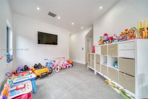 Villa ou maison à vendre à Hialeah, Floride: 3 chambres, 164.62 m2 № 2084318 - photo 17