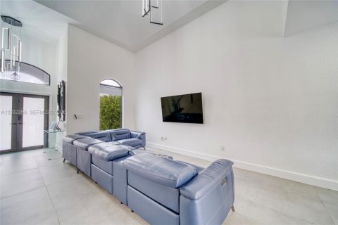 Villa ou maison à vendre à Hialeah, Floride: 3 chambres, 164.62 m2 № 2084318 - photo 9
