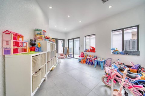 Villa ou maison à vendre à Hialeah, Floride: 3 chambres, 164.62 m2 № 2084318 - photo 19