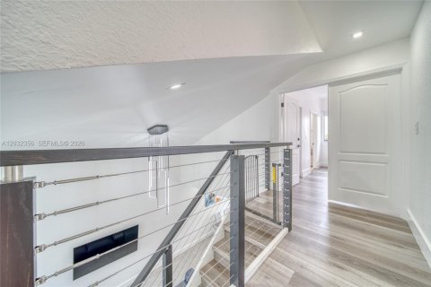 Villa ou maison à vendre à Hialeah, Floride: 3 chambres, 164.62 m2 № 2084318 - photo 24