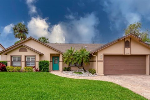 House in Port Orange, Florida 3 bedrooms, 173.26 sq.m. № 1625634 - photo 1