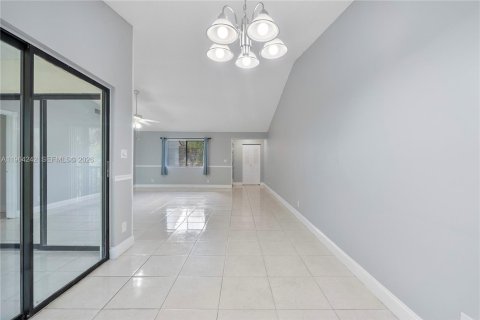 Купить кондоминиум в Корал-Спрингс, Флорида 2 спальни, 114.46м2, № 2026593 - фото 13