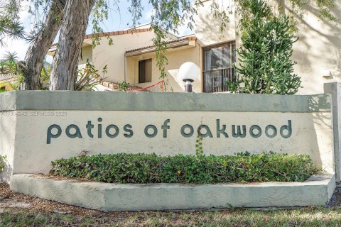 Купить кондоминиум в Корал-Спрингс, Флорида 2 спальни, 114.46м2, № 2026593 - фото 4