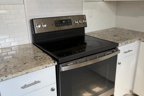 Condo in Coral Springs, Florida, 3 bedrooms  № 2026593