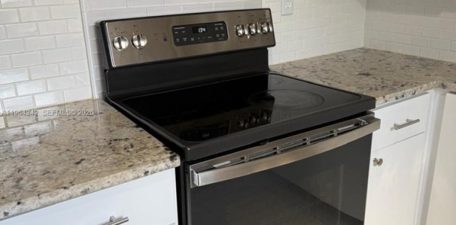 Condo in Coral Springs, Florida, 3 bedrooms  № 2026593