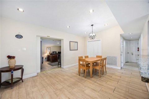 House in Sarasota, Florida 5 bedrooms, 178 sq.m. № 1791836 - photo 14