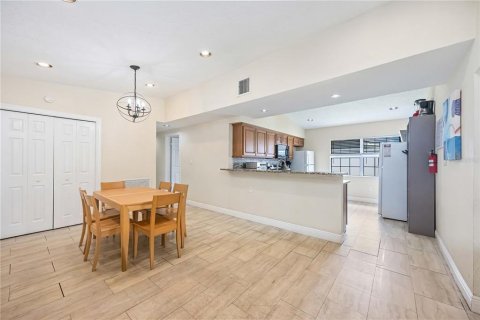 House in Sarasota, Florida 5 bedrooms, 178 sq.m. № 1791836 - photo 16