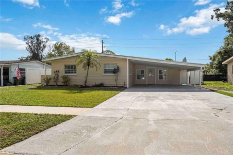 House in Sarasota, Florida 5 bedrooms, 178 sq.m. № 1791836 - photo 2